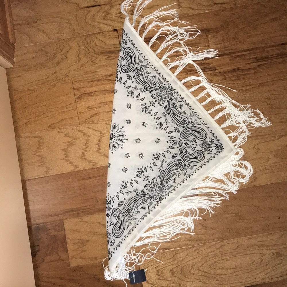 NWT American Eagle Bandana white & black